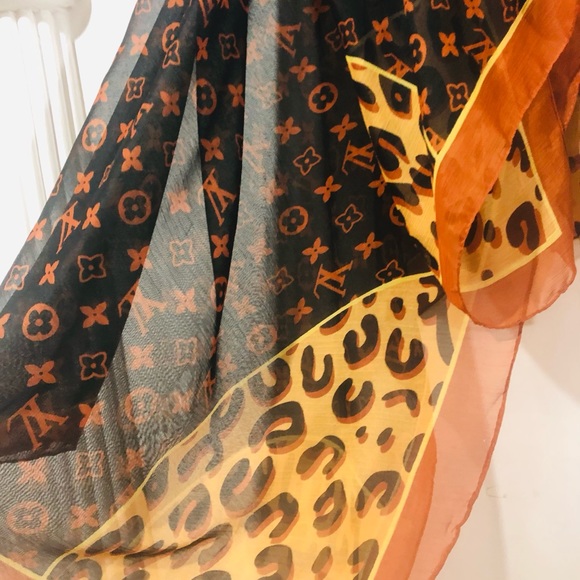AUTHENTIC LOUIS VUItton SCARF - Picture 4 of 4
